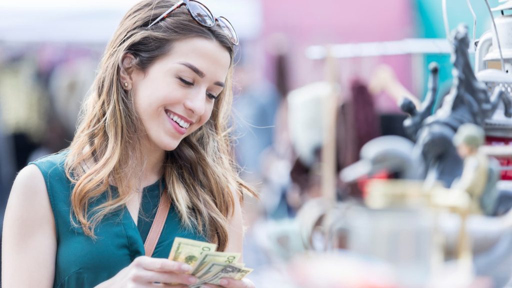 Don’t load up on cash, says money expert, even though some accounts now pay over 5% interest