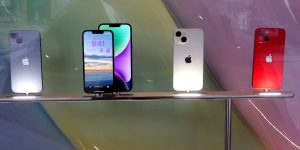 Qualcomm will make Apple’s iPhone modems until 2026, and its stock surges