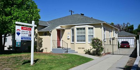 U.S. mortgage rates ‘remain anchored north’ of 7%, Freddie Mac says