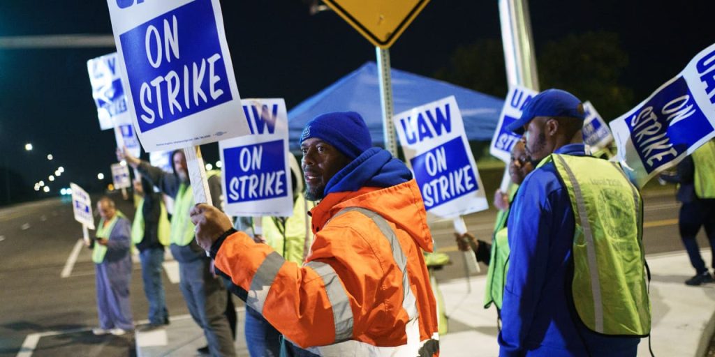 UAW Contract Negotiations Restart. Ford, GM Stocks Fall.