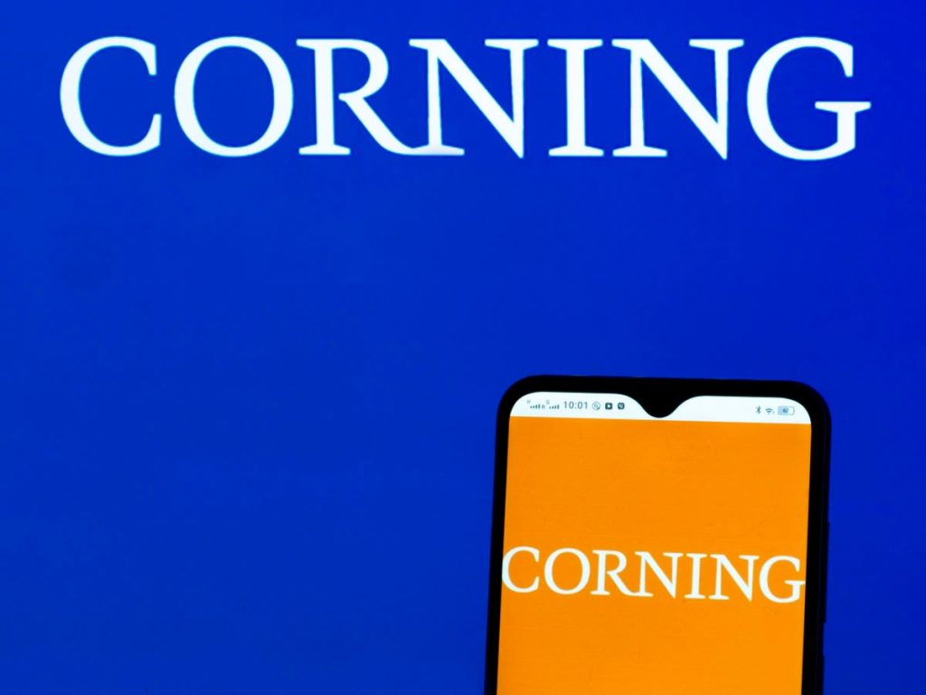 Which Is A Better Pick – Corning Stock Or West Pharmaceutical Services?