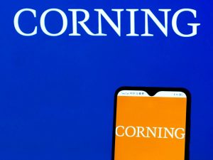 Which Is A Better Pick – Corning Stock Or West Pharmaceutical Services?
