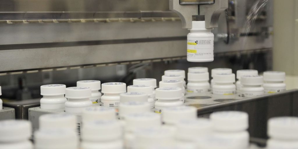 Philadelphia Fed manufacturing gauge falls back into contraction territory in September