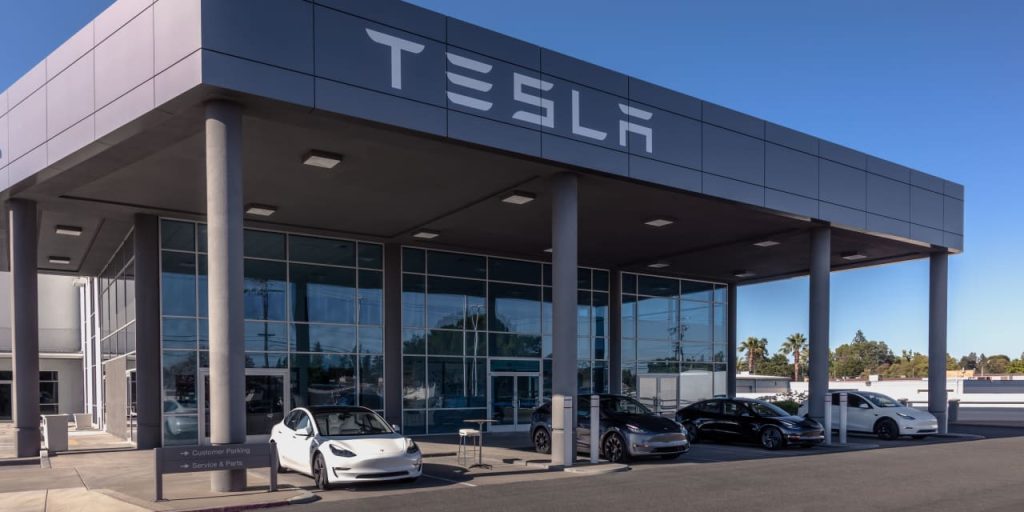 Rivian to Beat EV Delivery Estimates as Tesla Faces Hurdles, Says Analyst