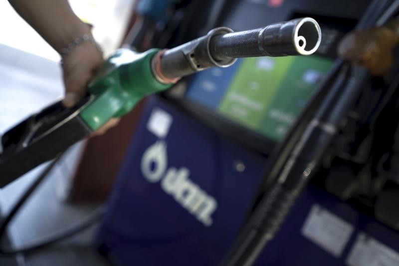 Oil prices buoyed by inflation relief; US inventories awaited