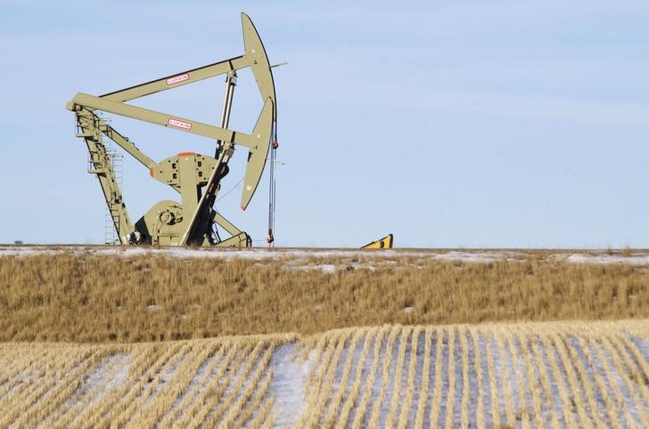 Oil prices steady as economic outlook balances tight supply
