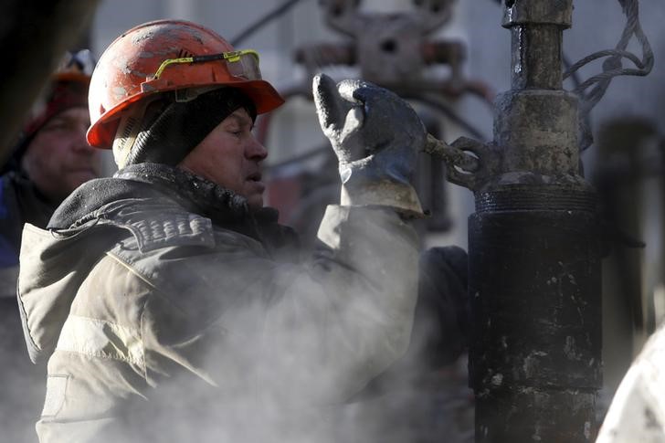 Analysis-Oil price rally set to falter as demand doubts loom