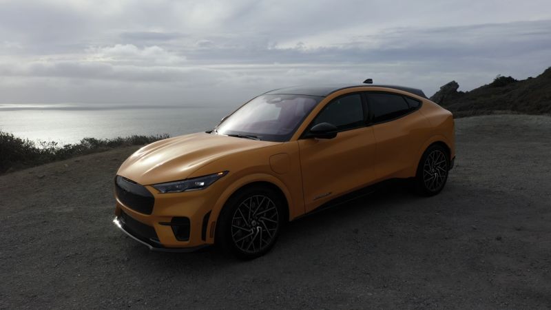 Ford pausing work on $3.5 billion Michigan electric vehicle battery plant