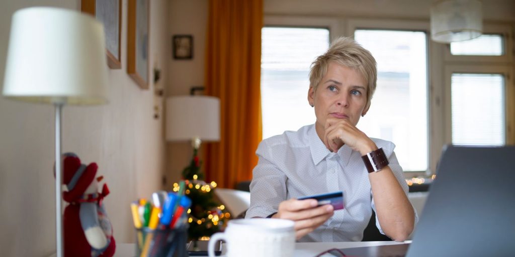 Consumers are increasingly relying on their existing credit cards instead of applying for new ones, TransUnion says