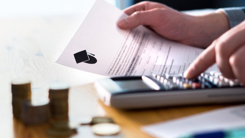 Trump admin starts sending notices to student loan borrowers in default ahead of wage garnishment